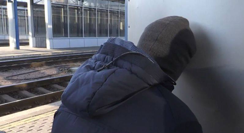 Львівські поліцейські викрили мешканця Закарпаття, причетного до крадіжки та пограбування. Обидва злочини були скоєні на приміському залізничному вокзалі у Львові.

