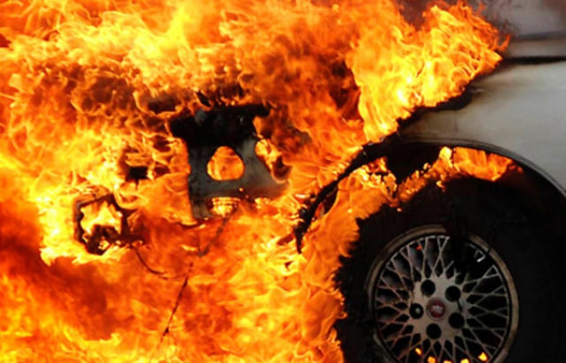 Вчора в обласному центрі Закарпаття спалахнула автівка.