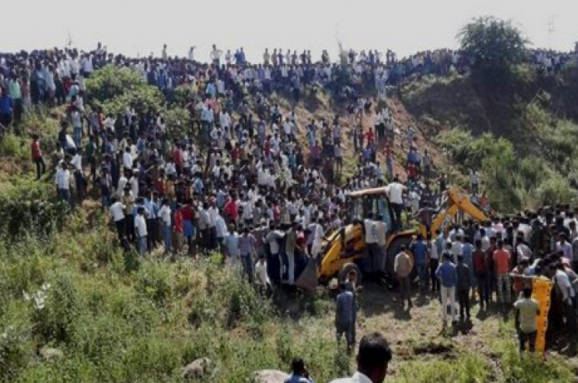 Щонайменше 17 людей загинули після того, як автобус впав в ущелину в індійському штаті Мадх’я-Прадеш .