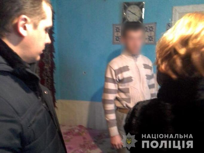 Прикарпатські поліцейські з’ясовують обставини смерті 5-місячної дитини на Рожнятівщині.