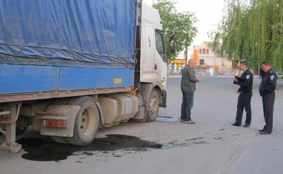 На Іршавщині двоє юнаків крали пальне з вантажівок