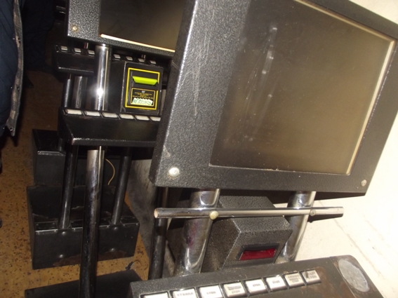 Сотрудники Воловецкого отделения полиции во время санкционированного обыска кафе в райцентре обнаружили и изъяли 4 игровых автомата.