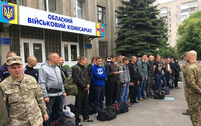 Після початку повномасштабного російського військового вторгнення з 24 лютого 2022 року багато військовозобов'язаних українців опинилися за кордоном.