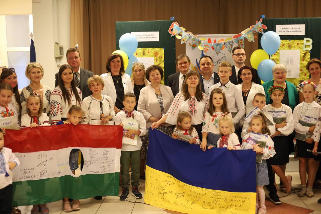 В угорському місті Ніредьгаза розпочала роботу перша українська школа ім. Лесі Українки.
