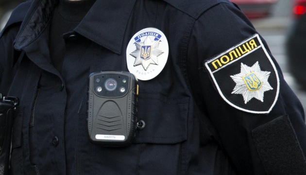 Днями до чергової частини Мукачівського ВП звернувся 26-річний місцевий житель, який повідомив про грабіж. В магазині по вул. Ілони Зріні незнайомий чоловік відібрав від заявника мобільник.