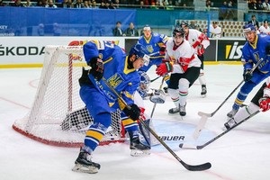 Украинские хоккеисты проиграли стартовый матч чемпионата мира по хоккею в дивизионе IA.
