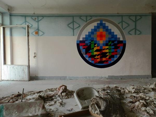 Близько сорока вуличних художники перетворили закинутий табір у Буштині на територію стріт-арту.