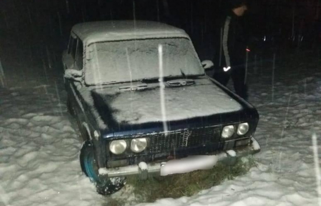 Вчора, 8 січня до правоохоронців звернувся 32-річний чоловік з села Горнічево. Той повідомив, що лишив ненадовго біля будинку свій автомобіль ВАЗ-2106. Повернувшись, автівки вже не було.