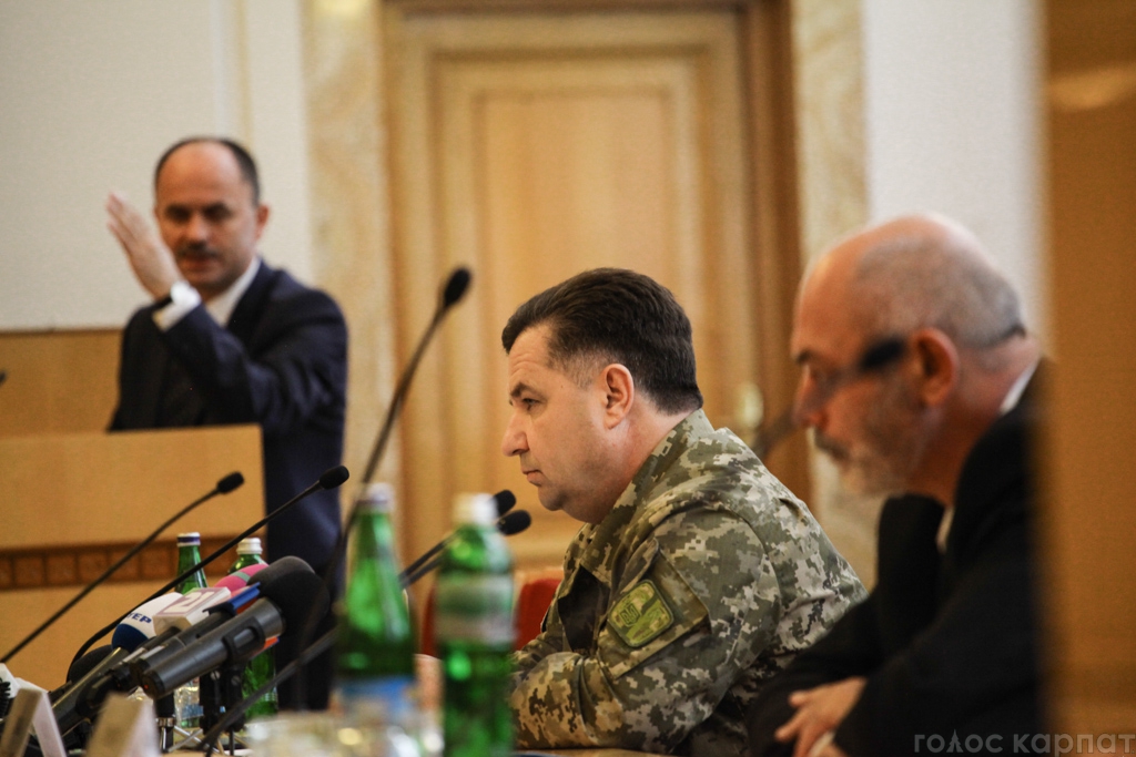 В Ужгороді відбулась робоча нарада міністра оборони Полторака з керівництвом області та військовими комісарами.