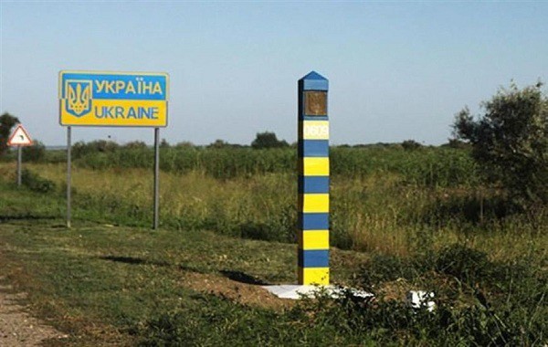 У Закарпатській ОДА заявили, що прилеглі до кордону з Румунією і Словаччиною ділянки також потрапили в приватні руки.