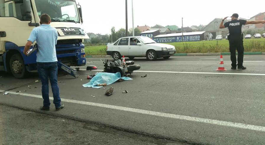 Сегодня недалеко от села Кинчеш вблизи Ужгорода случилась смертельная дорожно-транспортное происшествие.