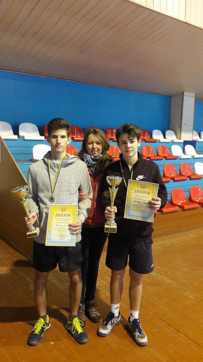 24-25 березня в ужгородському спорткомплексі “Юність” пройшов Всеукраїнський юнацький турнір з тенісу II категорії серед юнаків та дівчат до 12 та до 16 років. 