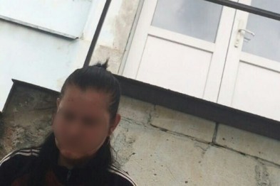 Закарпатским правоохранителям удалось задержать мошенницу, от действий которой пострадали пятеро жителей края. 34-летняя жительница Чопа обещала им сделать венгерские паспорта за 500 долларов.

