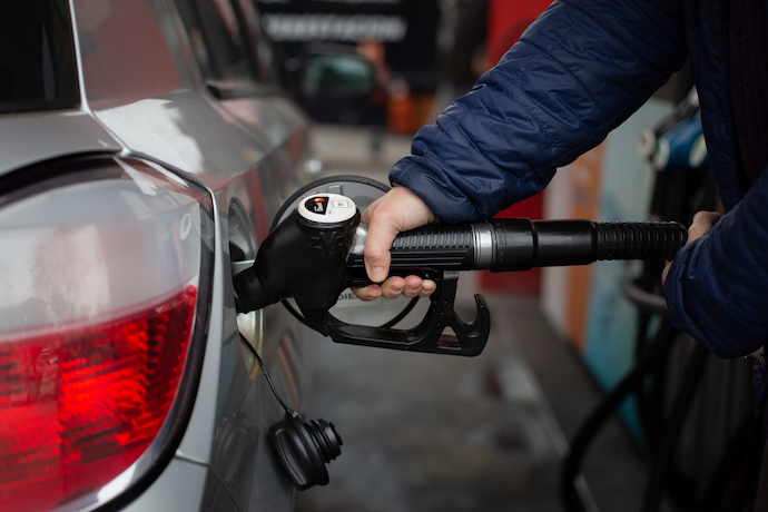 У четвер Мінекономіки підвищило середні розрахунки для пального, відтак мережі автозаправних станцій відкоригували свої ціни на стелах.

