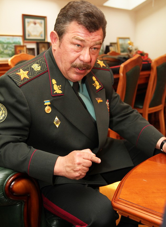 В Киеве воры ограбили квартиру генерала армии, экс-министра обороны Кузьмука. Похитили коллекцию дорогих часов.