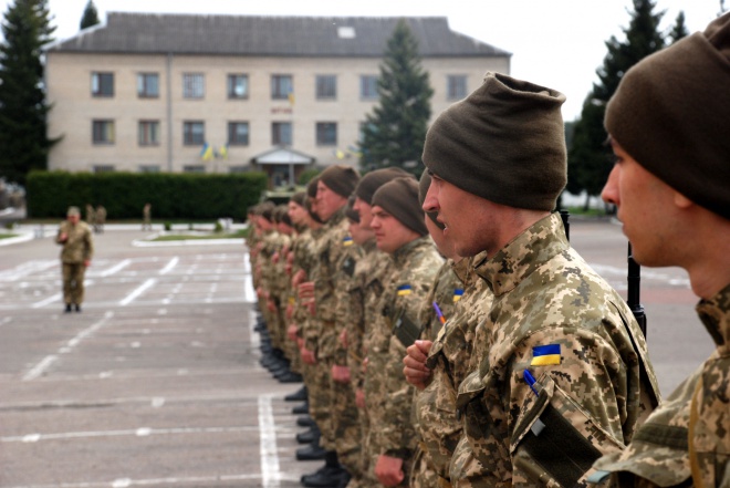У рамках призовної кампанії, що триватиме в Україні в жовтні-листопаді 2015 року, планують призвати на строкову військову службу 11 тис. 6 громадян України.