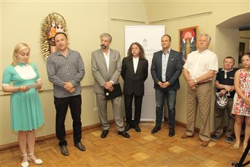 У Мукачеві презентували виставку картин "Богородиця"