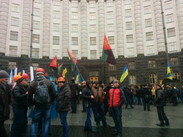Шахтеры пикетируют Кабинет министров с требованием отставки министра топлива и энергетики Владимира Демчишина.