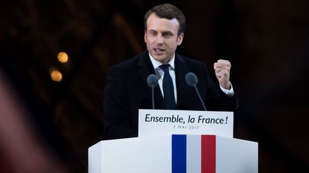Центрист Еммануель Макрон впевнено переміг на виборах президента Франції, випередивши лідерку 