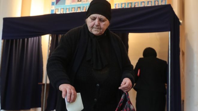 Голосование на выборах в парламент непризнанной Абхазии, отколовшейся от Грузии, проходит без эксцессов.
