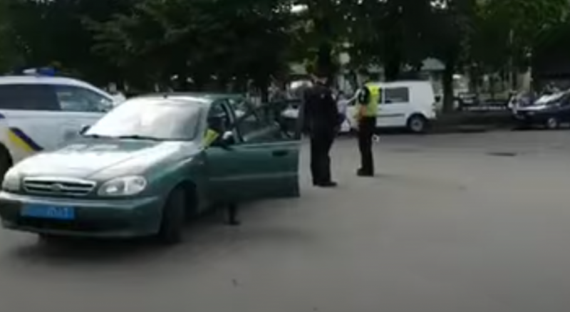 Сьогодні вранці, 19 червня, трапилась аварія у місті Свалява. ДТП сталась о 9:40 на вулиці Київській поблизу автовокзалу. Там автомобіль Mazda збив пішохода.