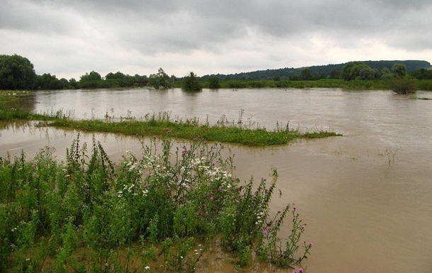 Підйом рівня води в річці і сильні зливи завдали шкоди в містах Дрогобич, Трускавець, Борислав і Стебник.