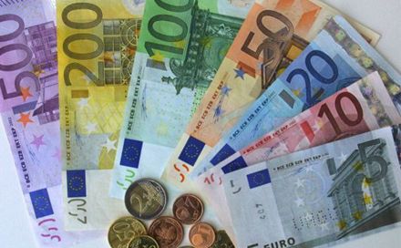 Єдина європейська валюта подорожчала на 5 копійок.