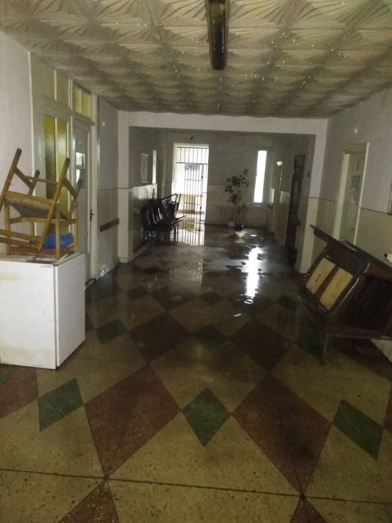 Ужгородська районна лікарня потопає.