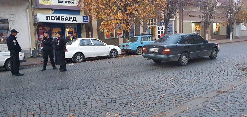 Автопригода трапилася по вулиці Миру у місті Виноградів (біля супермаркету SPAR).
