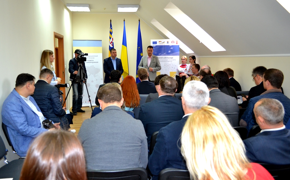 У п’ятницю, 12 травня, урочисто відкрили офіс Закарпатського відокремленого підрозділу установи «Регіональний центр розвитку місцевого самоврядування».