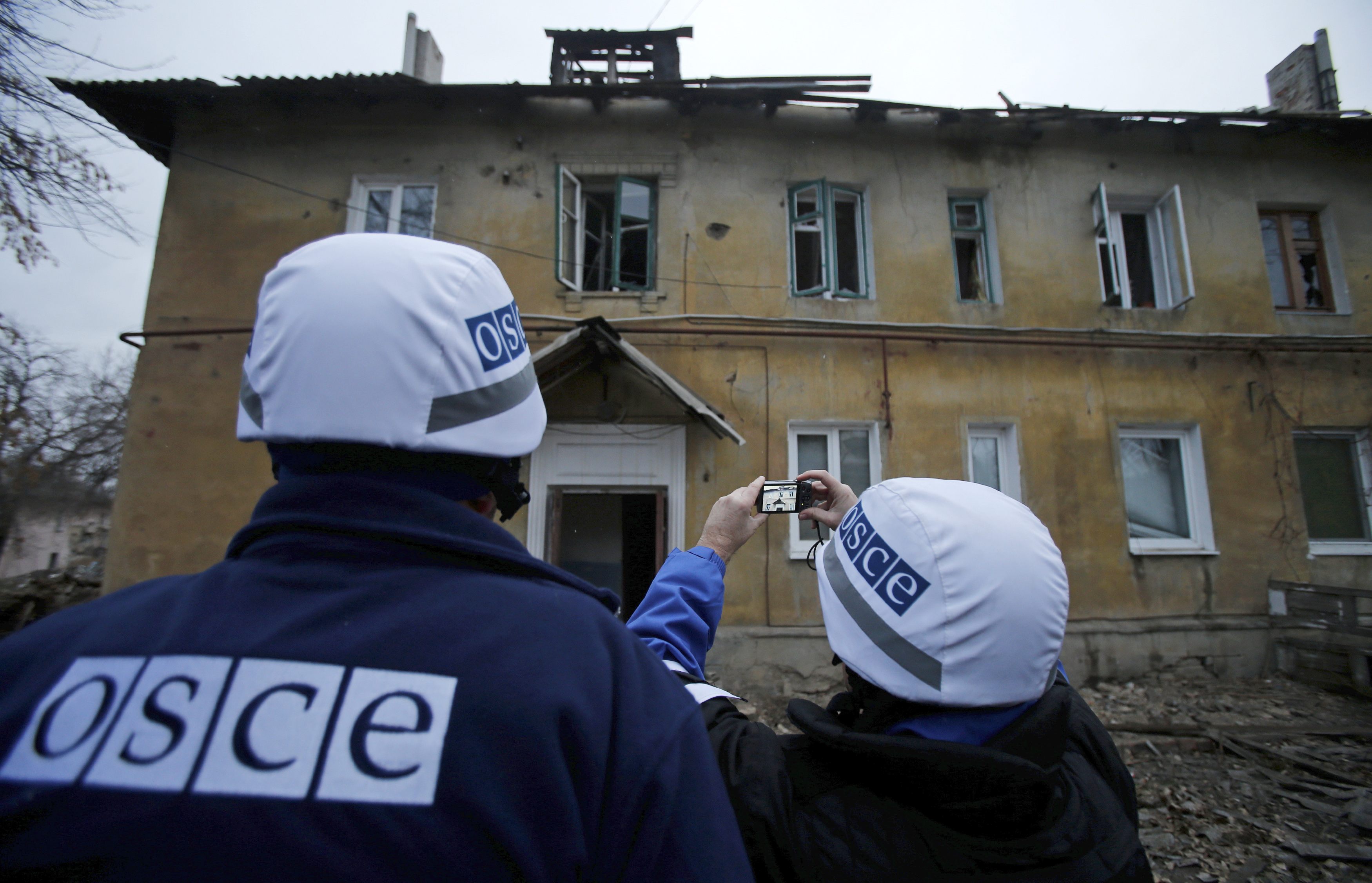 Члены специальной мониторинговой миссии ОБСЕ заявили о присутствии третьей стороны на территории Донбасса.
