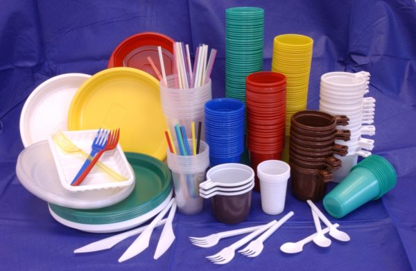 Одноразовая пластиковая посуда бытового назначения может быть запрещена.