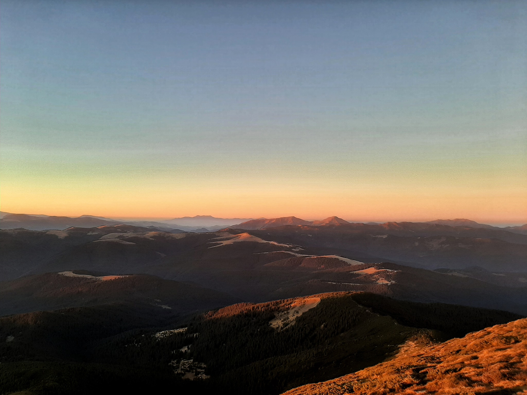 Фотографии полусонной закарпатской вершины - горы Поп Иван Черногорский были опубликованы в Facebook.