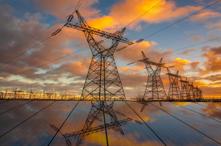 Україна може експортувати частину електроенергії оскільки зараз в енергосистемі виробляється більше електрики, ніж споживається, заявив колишній міністр енергетики Іван Плачков. 