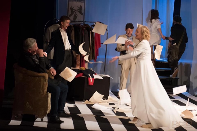 Напередодні Мукачівський драматичний театр запросив шанувальників театрального мистецтва на відкриття 75 театрального сезону. 