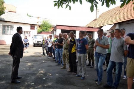 Вчора, 29 червня, з Тячівського районного військкомату відправили 42 резервістів до Ужгородської дільниці військового полігону на навчання з територіальної оборони.
