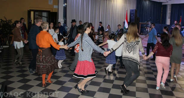 В Ужгороді та Берегові гостей запрошували фольк-корчми
