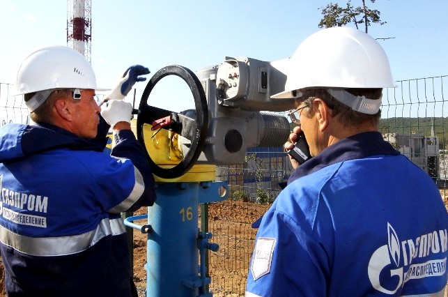 “Газпром” прогнозирует поставки газа Украине в 2015 году на уровне 2014 года — около 15 миллиардов кубометров и предупреждает, что этого объема недостаточно для заполнения ее ПХГ.
