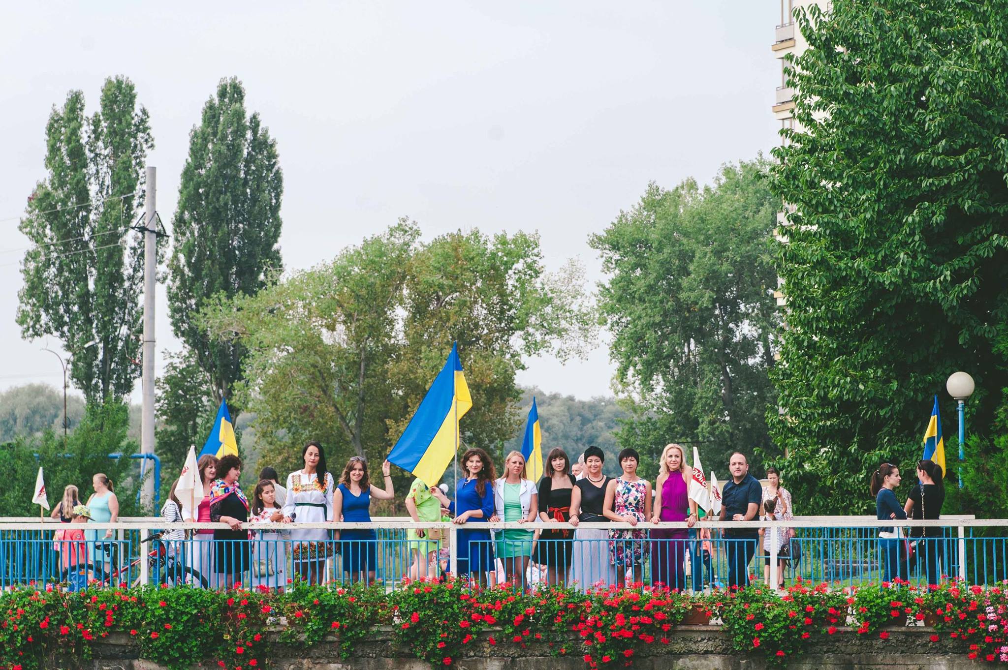 Первой этап масштабного трансграничного проекта «Генерация 2020» под названием «Цветущий мост «Падиюн» был реализован и презентован в Ужгороде.