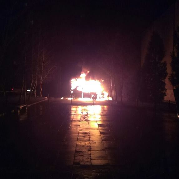 22 січня ввечері, близько 21:00 біля спорткомплексу «Юність» в Ужгороді згоріло авто колишнього заступника екс-губернатора Олександра Ледиди Івана Качура.